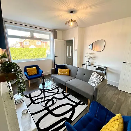 Crestfield House - Stunning Home Near Alton Towers - Free Parking & Garden Stoke-on-Trent Exterior photo