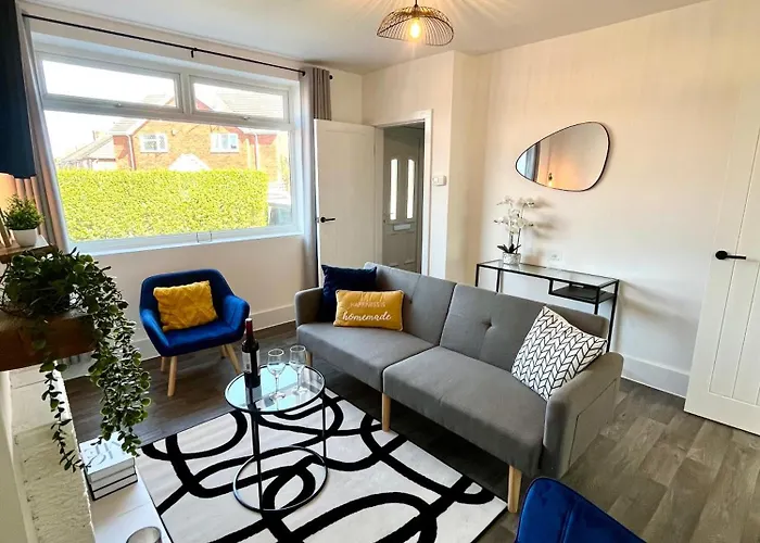 Crestfield House - Stunning Home Near Alton Towers - Free Parking & Garden