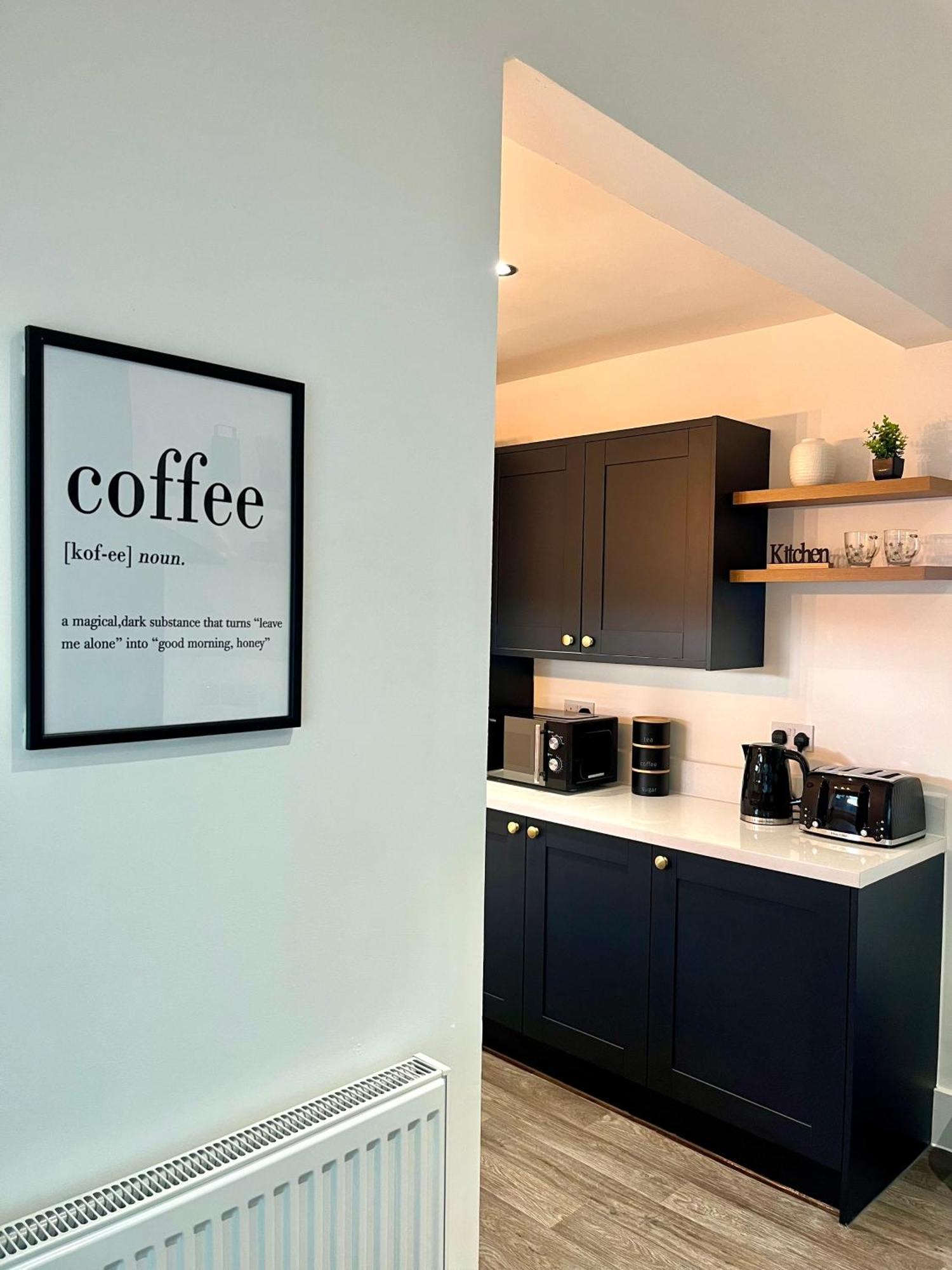 Crestfield House - Stunning Near Alton Towers - Free Parking & Garden * Stoke-on-Trent