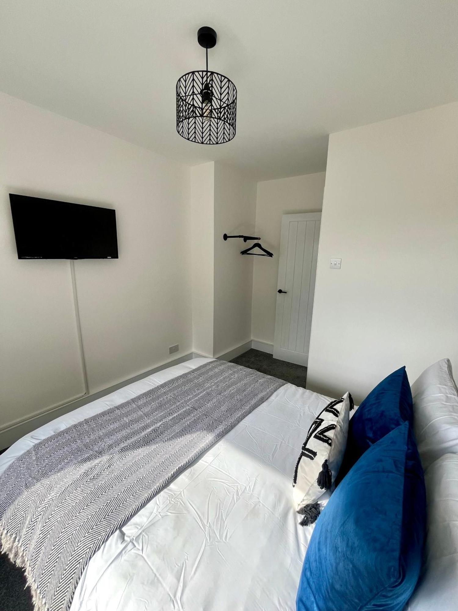Crestfield House - Stunning Near Alton Towers - Free Parking & Garden