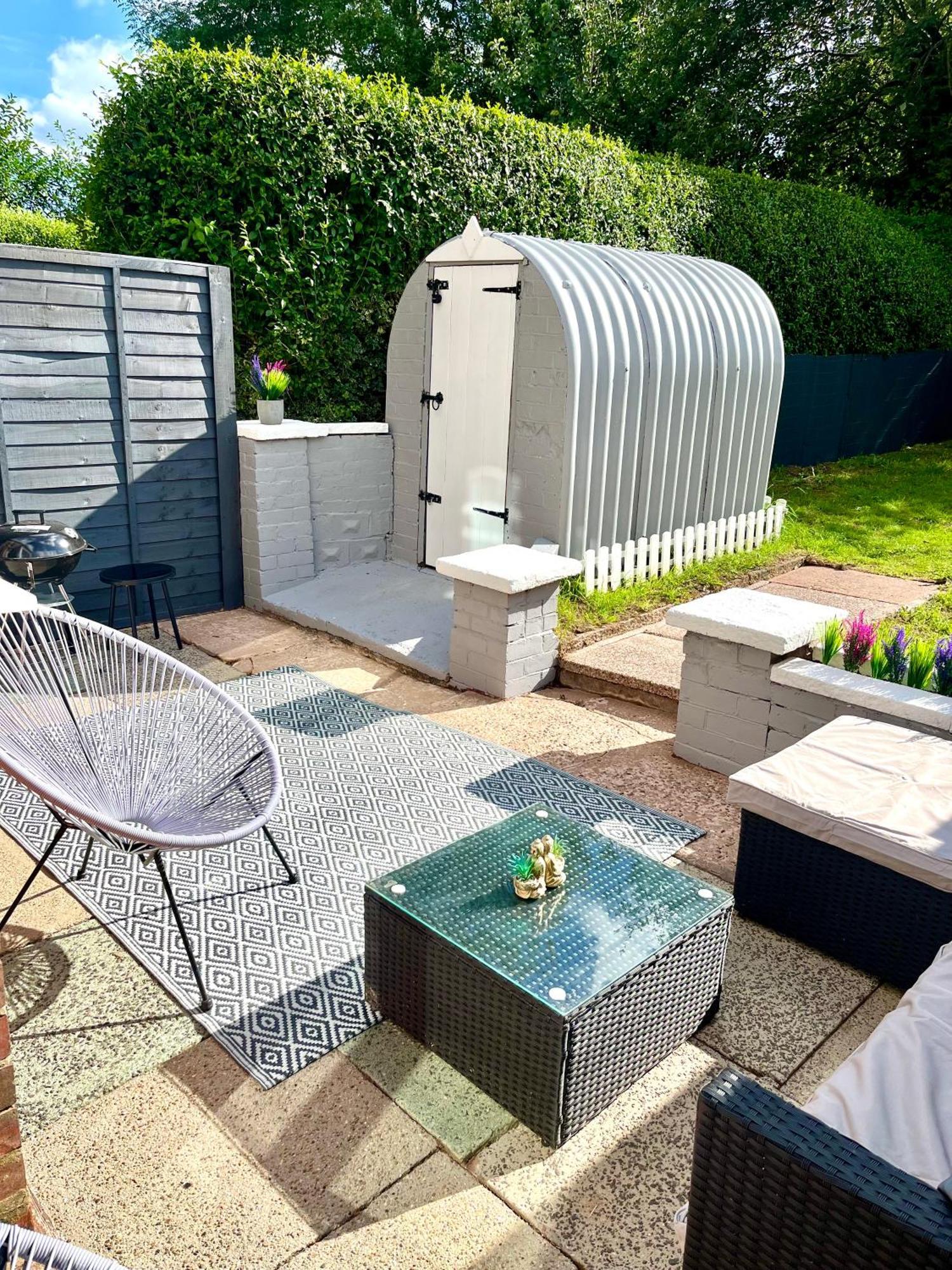 Crestfield House - Stunning Near Alton Towers - Free Parking & Garden * Stoke-on-Trent