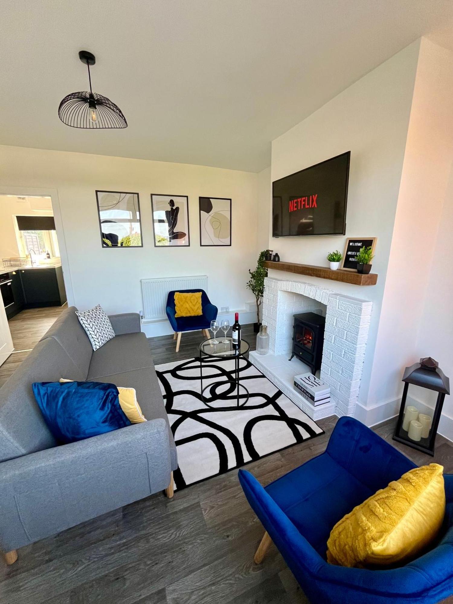 Holiday home Crestfield House - Stunning Near Alton Towers - Free Parking & Garden Stoke-on-Trent
