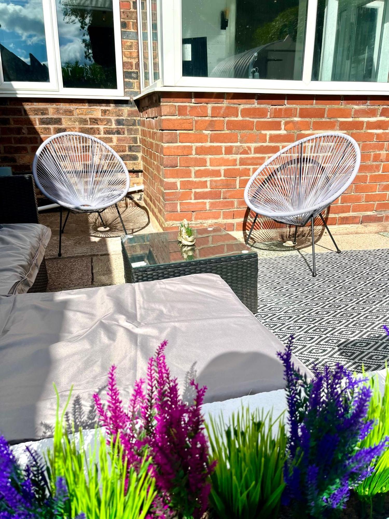 Crestfield House - Stunning Near Alton Towers - Free Parking & Garden Stoke-on-Trent