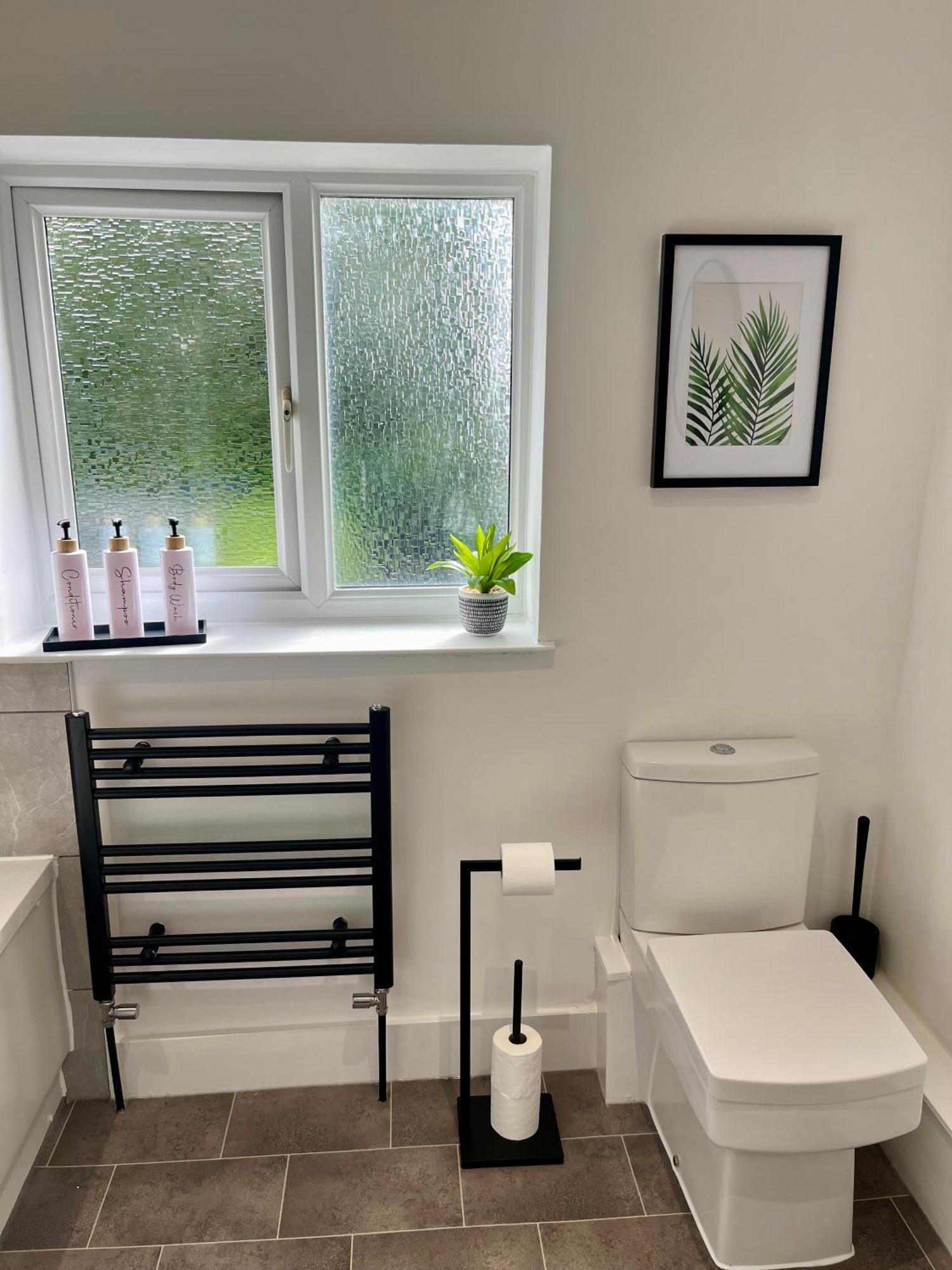 Crestfield House - Stunning Near Alton Towers - Free Parking & Garden Casa de Férias Stoke-on-Trent